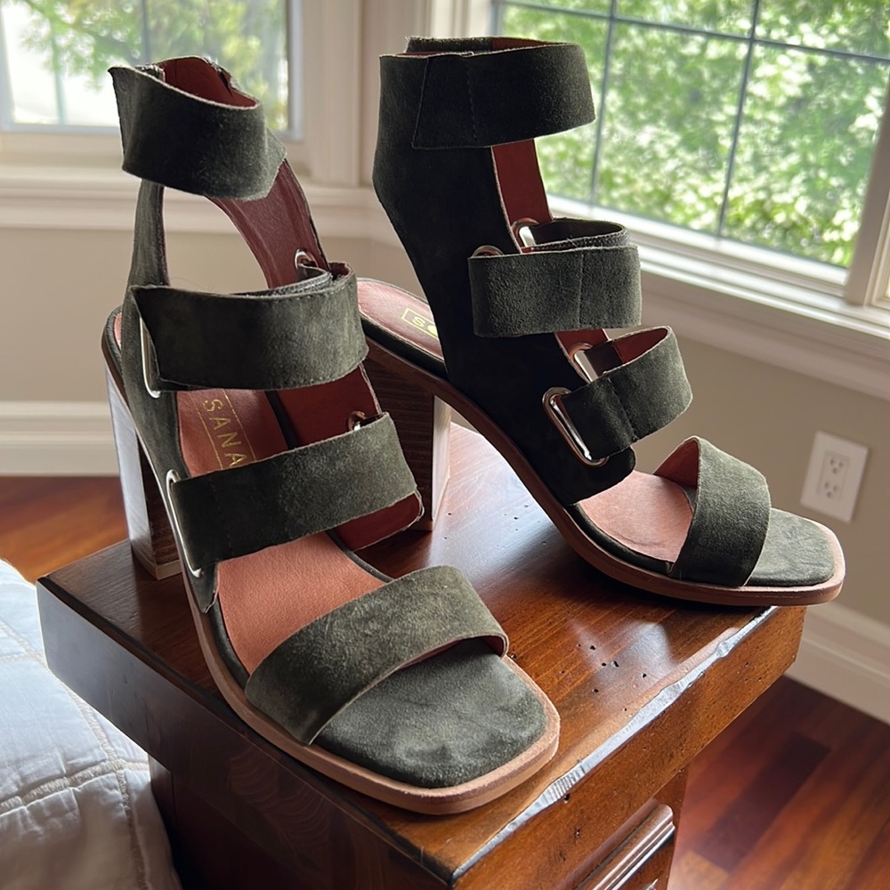 Sol Sana Lixer Heel in Olive Suede Sz 8